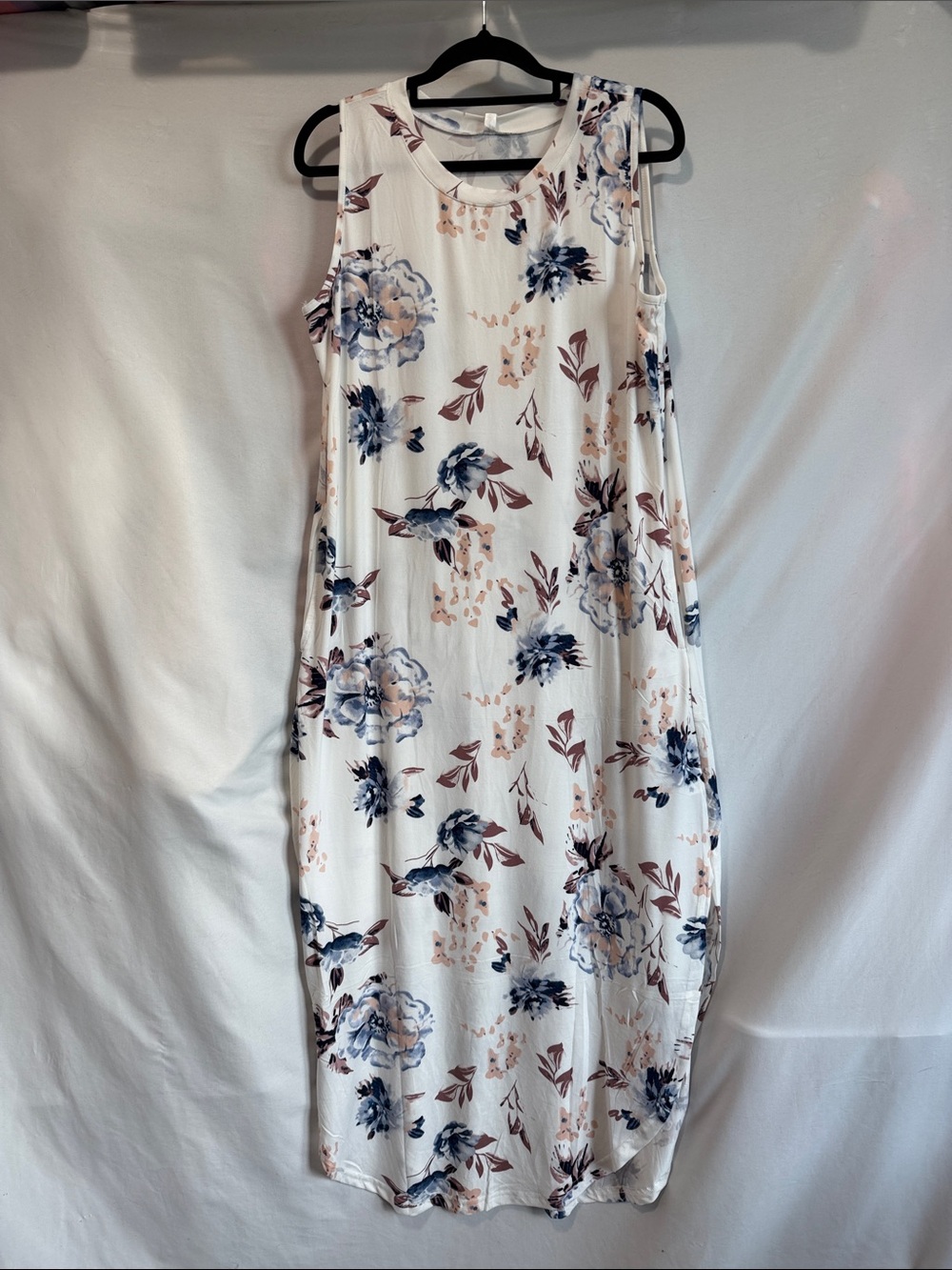 Sleeveless Floral Midi Dress in White and Blue